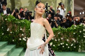 02-ariana-grande-met-gala-red-carpet-2024-billboard-1548.jpg