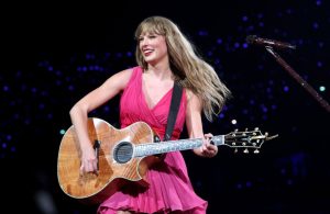 Taylor-Swift-The-Eras-Tour-Paris-France-098n-billboard-1548.jpg