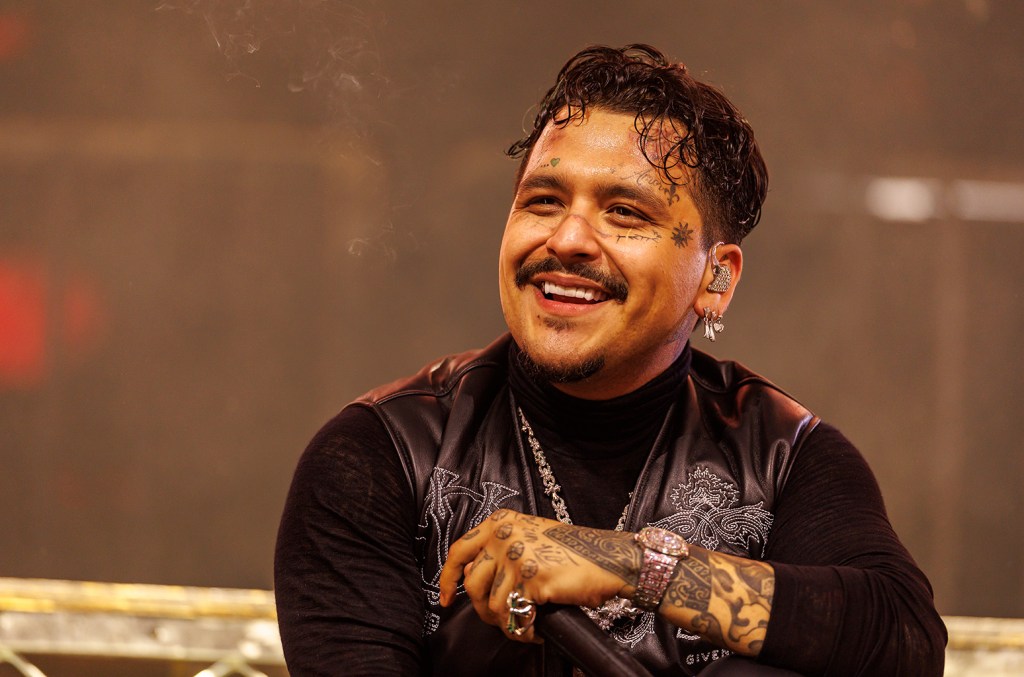 Christian Nodal atšaukia daugiau pasirodymų dėl „stiprios skrandžio infekcijos“