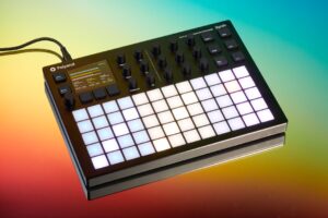 Kaip „Polyend's Synth“ iš naujo įsivaizduoja sintezatoriaus dizainą