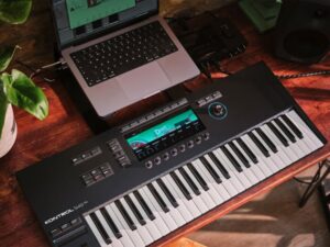 „Native Instruments“ programa „Native Kontrol Standard“ integruoja savo programinę įrangą