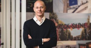 AEG pertvarkykite tarptautines operacijas „Pagrindinio“ pasauliniame postūmyje