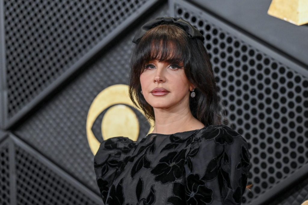 Lana Del Rey slapta įrašė kompanioninį albumą „Stove“ „Spyda“
