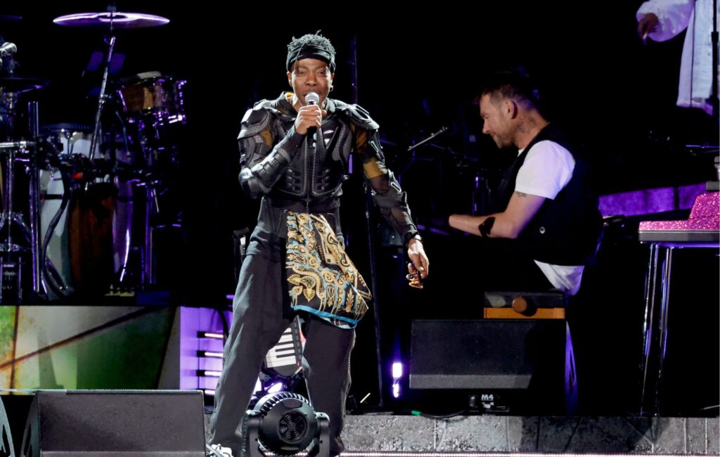 Watch Peven Everett make emotional return to the stage with